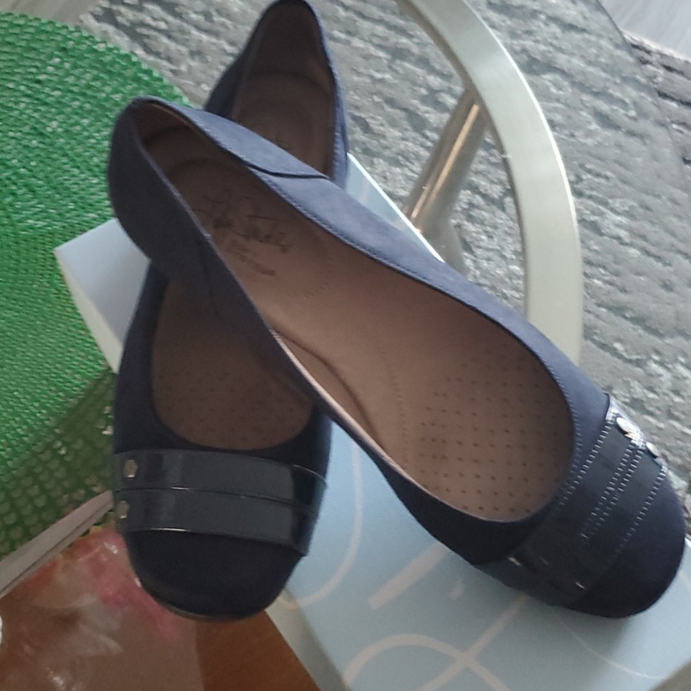 Woman flats shoe